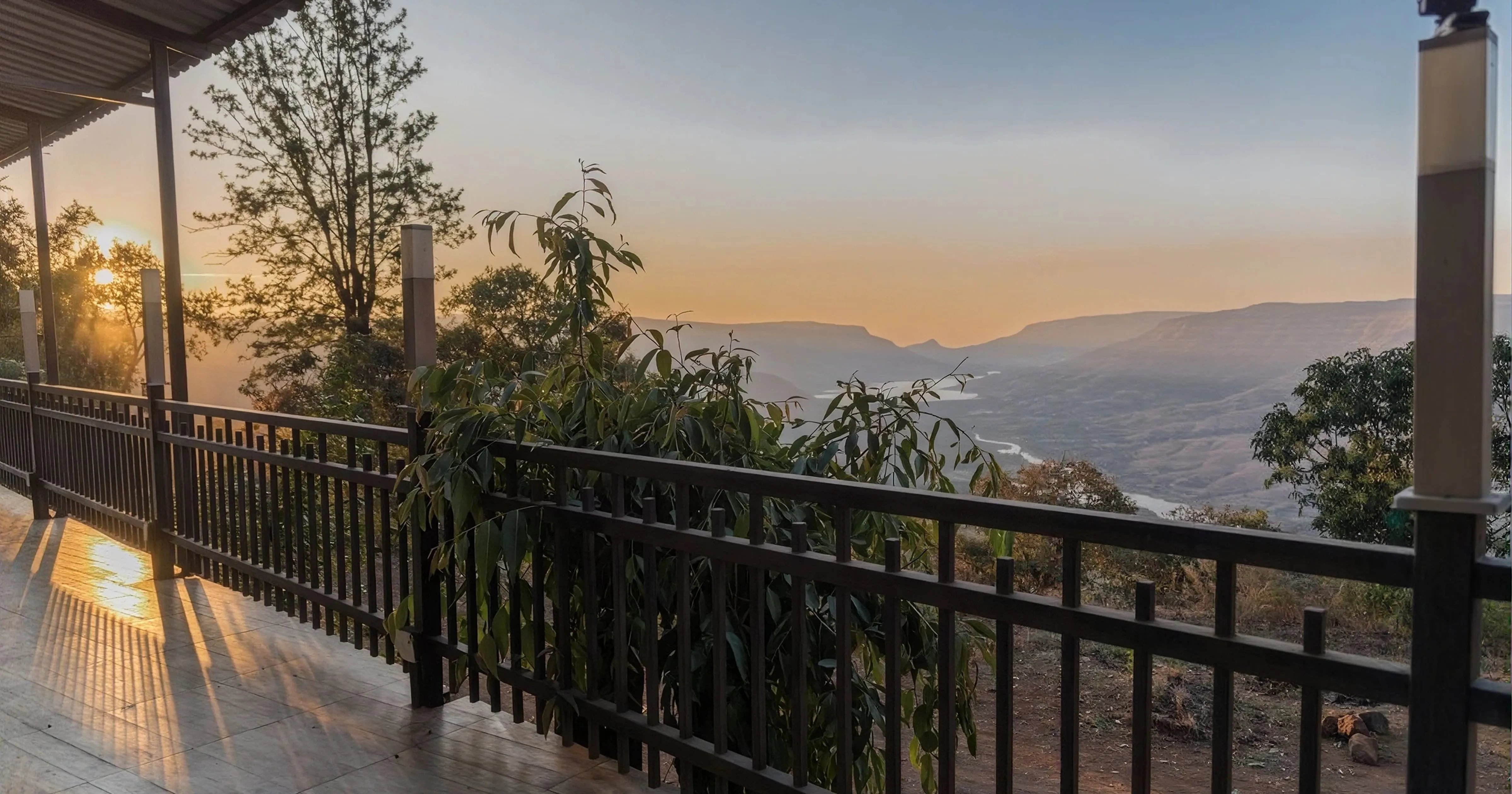 Monsoon season in Panchgani: Experience rain and Mountains with your family